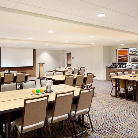Отель Courtyard By Marriott Portland Downtown/Waterfront Экстерьер фото
