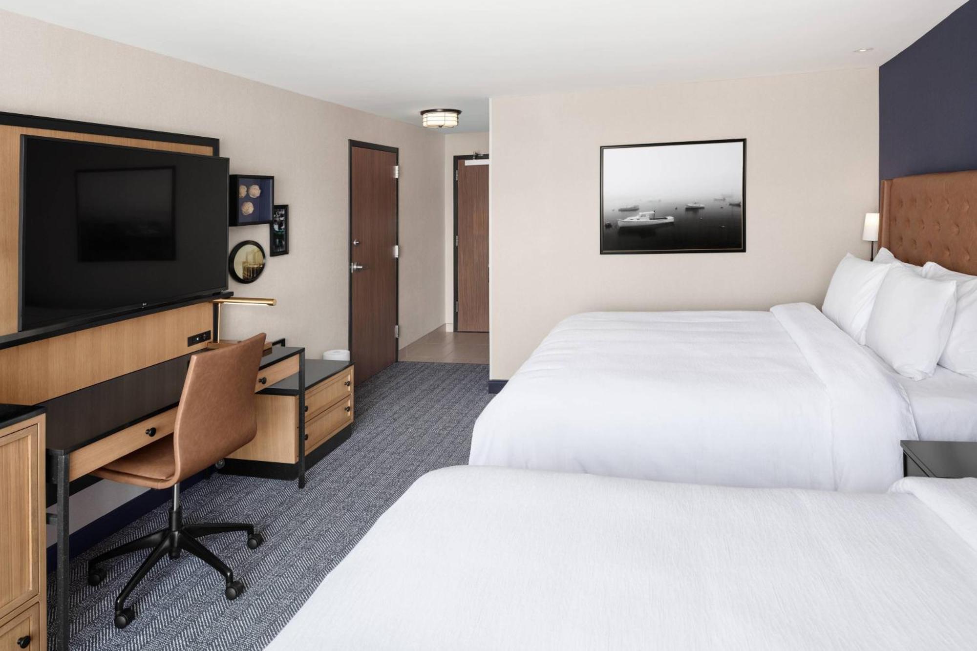Отель Courtyard By Marriott Portland Downtown/Waterfront Экстерьер фото