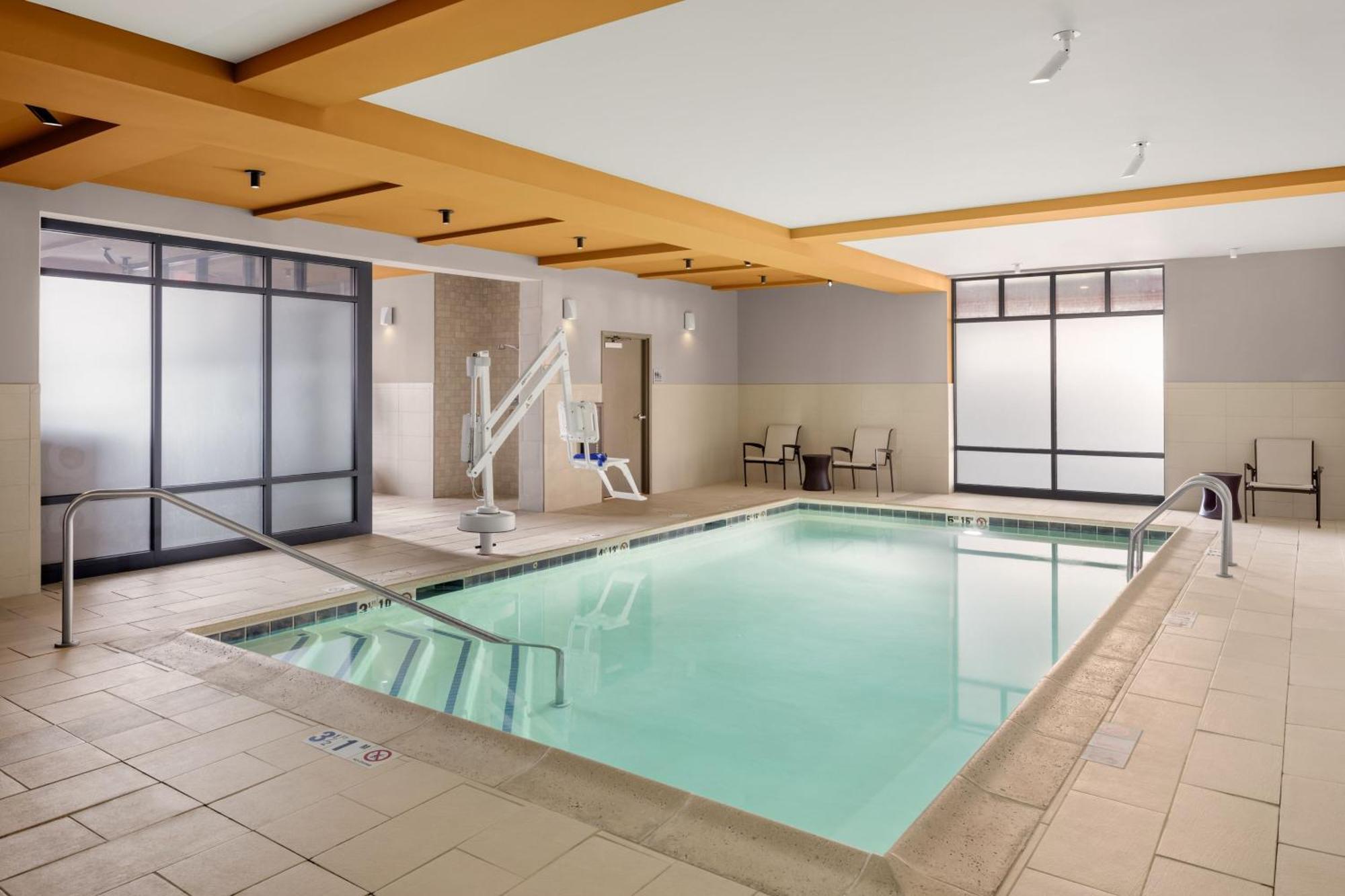 Отель Courtyard By Marriott Portland Downtown/Waterfront Экстерьер фото
