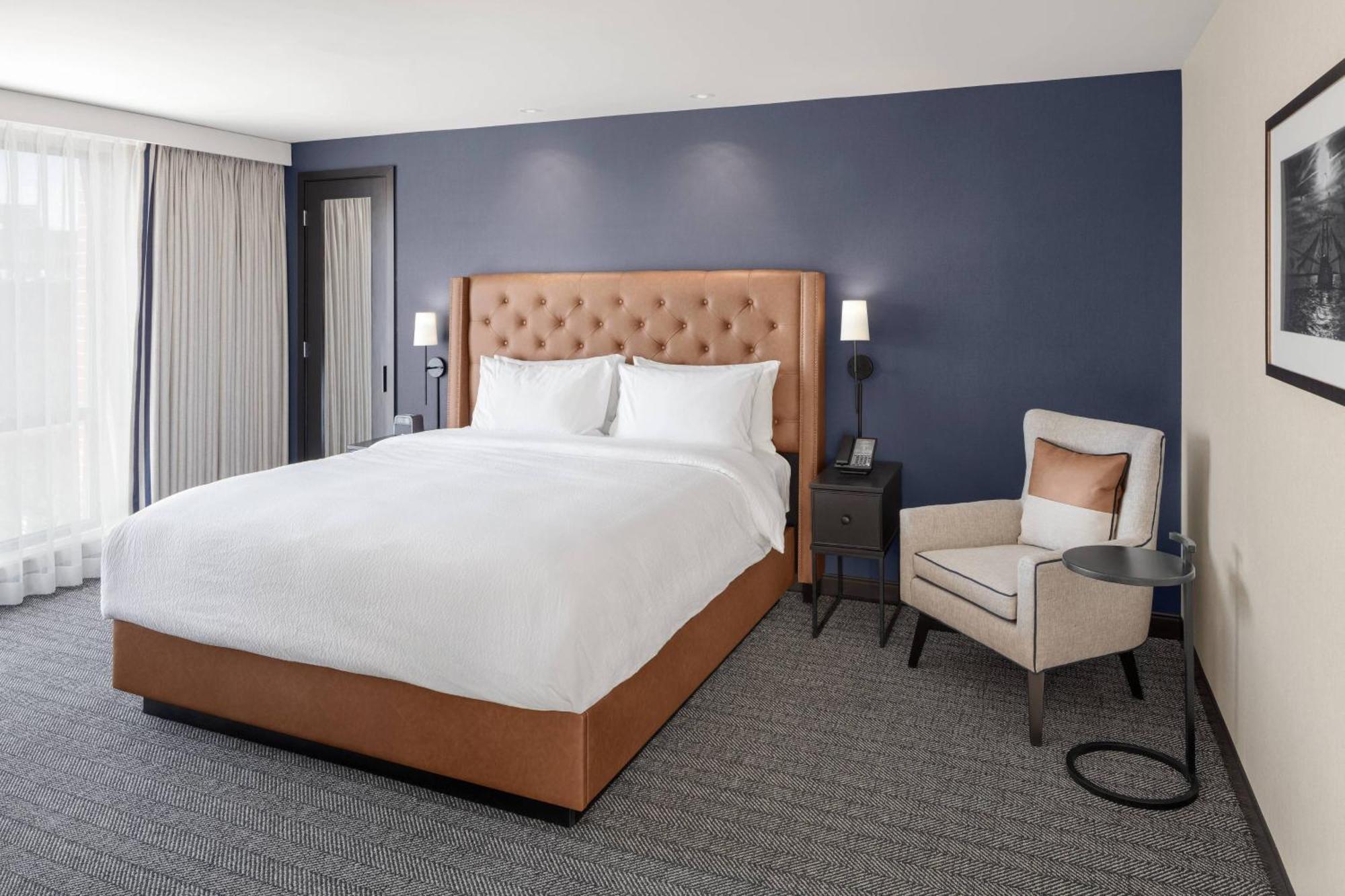Отель Courtyard By Marriott Portland Downtown/Waterfront Экстерьер фото