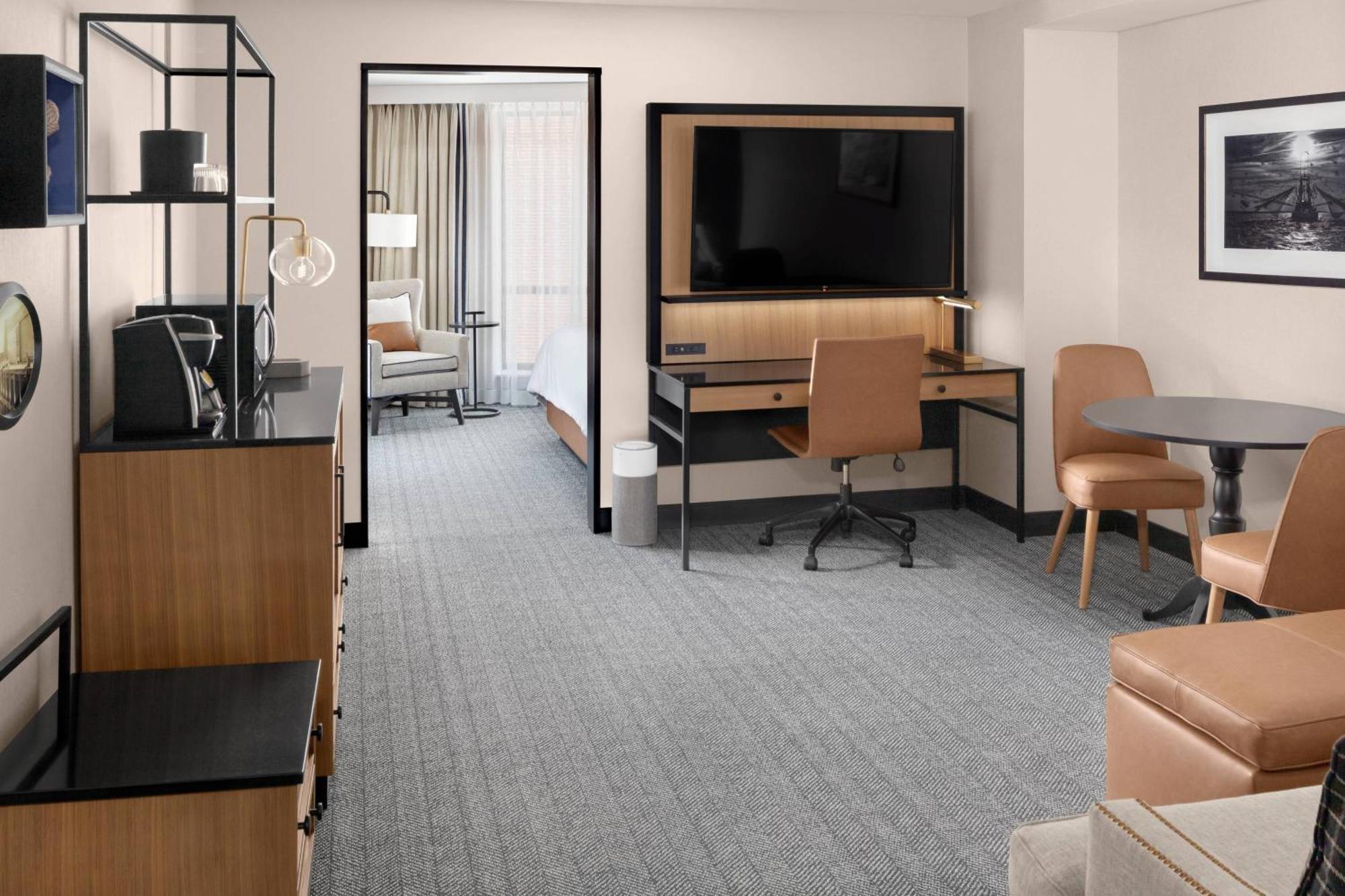 Отель Courtyard By Marriott Portland Downtown/Waterfront Экстерьер фото