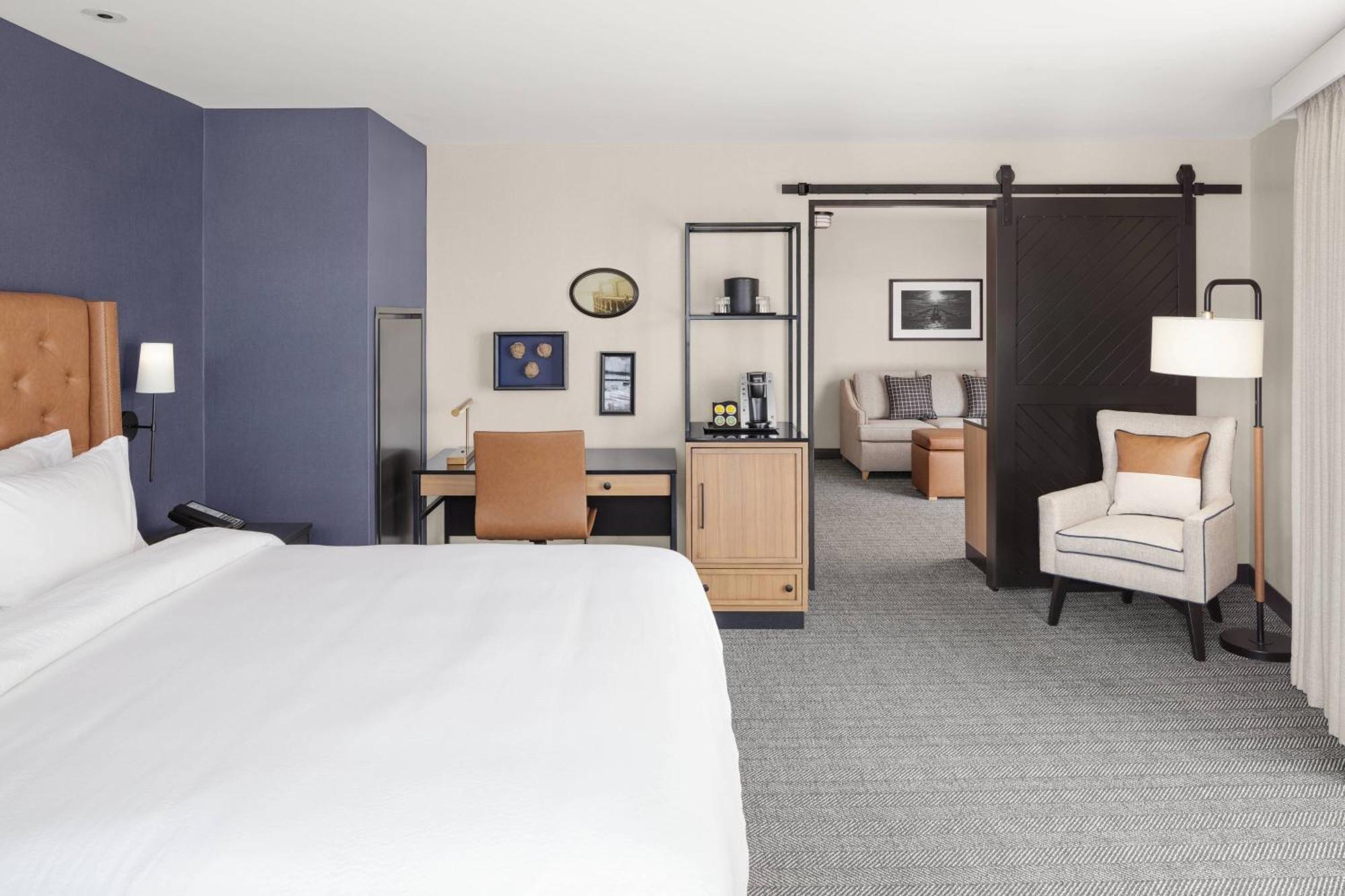 Отель Courtyard By Marriott Portland Downtown/Waterfront Экстерьер фото