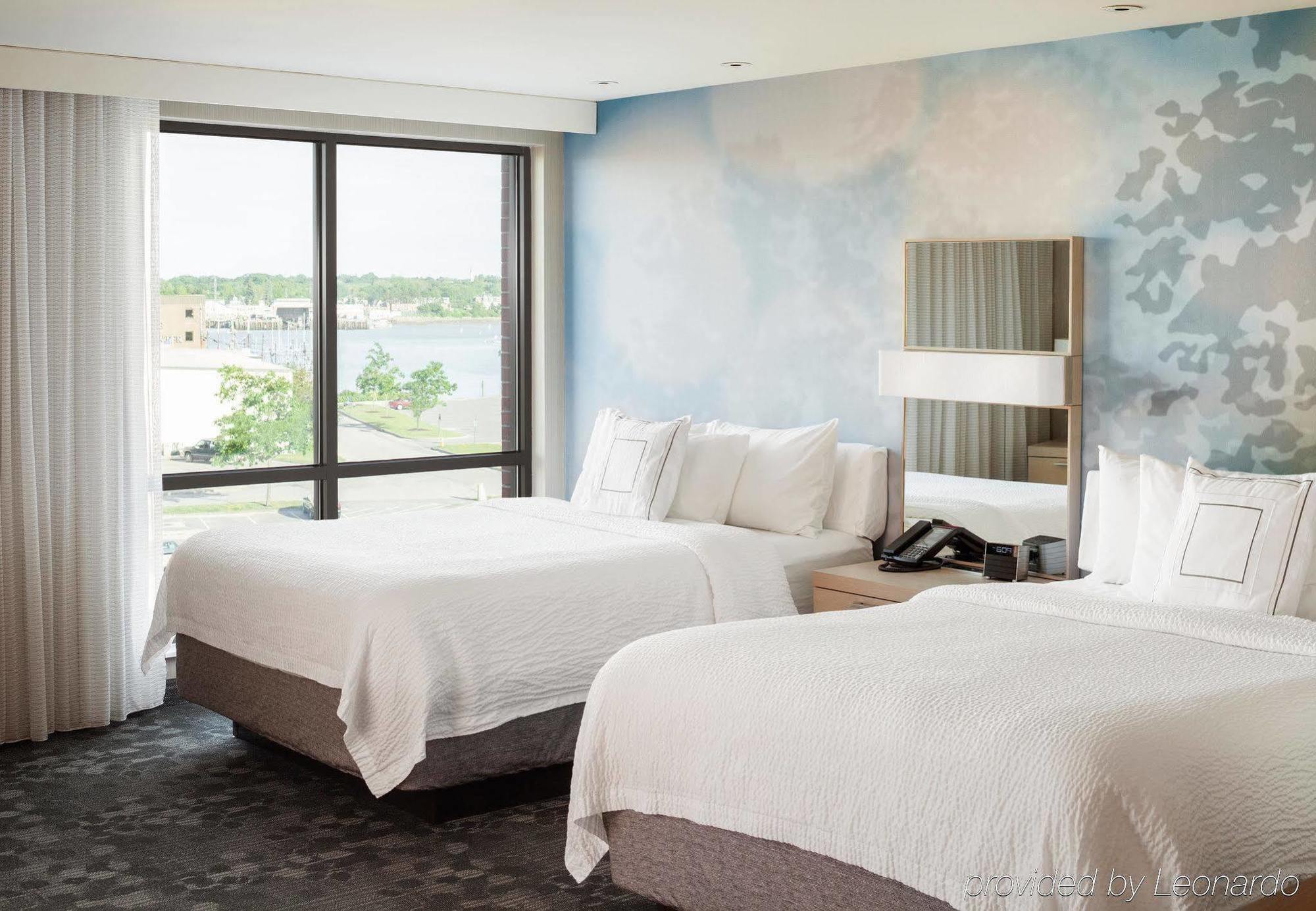 Отель Courtyard By Marriott Portland Downtown/Waterfront Экстерьер фото
