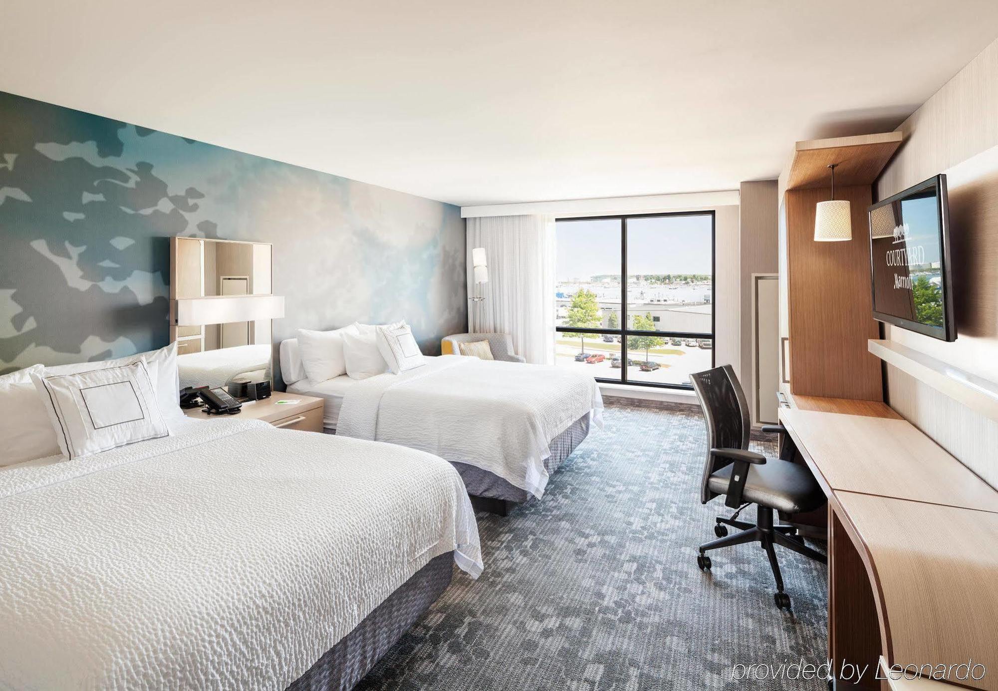 Отель Courtyard By Marriott Portland Downtown/Waterfront Экстерьер фото